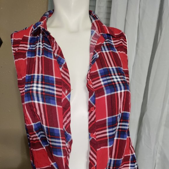 FNCY - Cute and Flirty Sleeveless Button Down - Picture 1 of 8